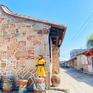 甄•young• 服裝出租